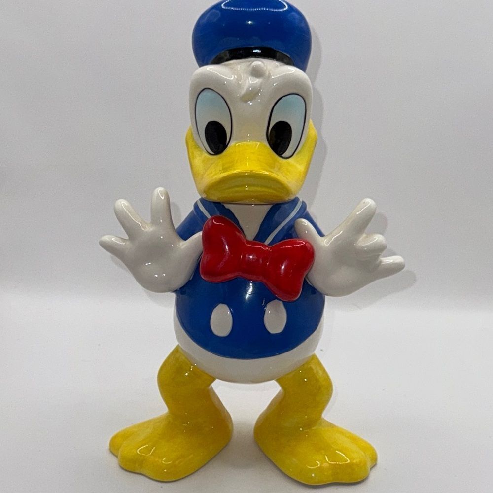 Disney Donald Duck Figurine vintage Japan - Blue and Yellow